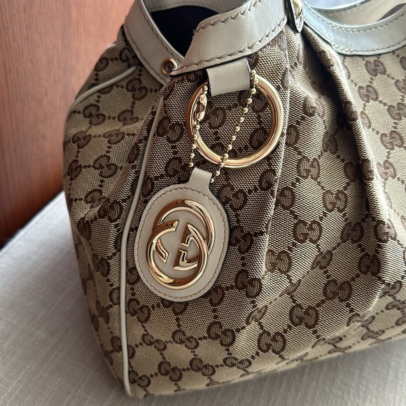 Like New & 💯 Authentic Gucci Hobo Shoulder Bag - Picture 2 of 10